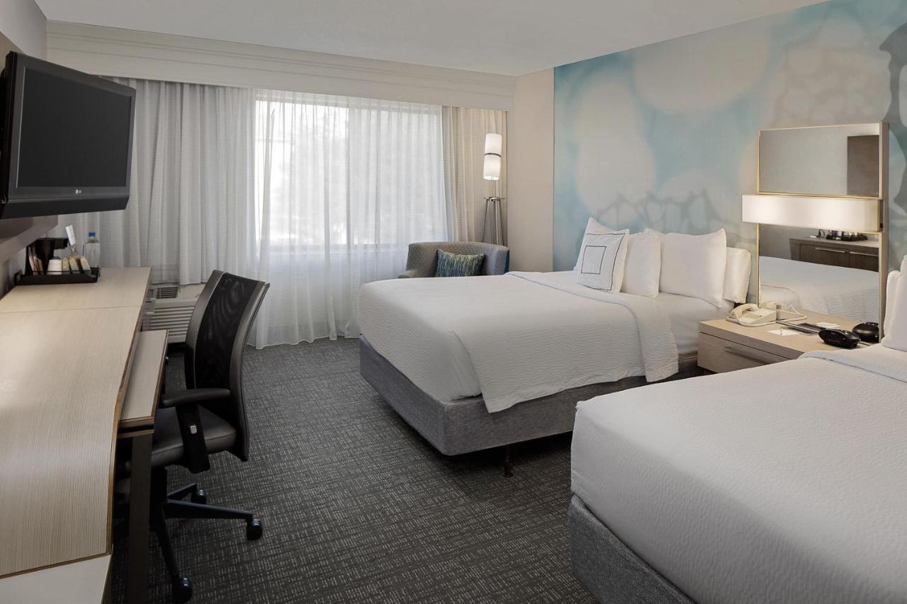 Отель Courtyard Houston Westchase Экстерьер фото