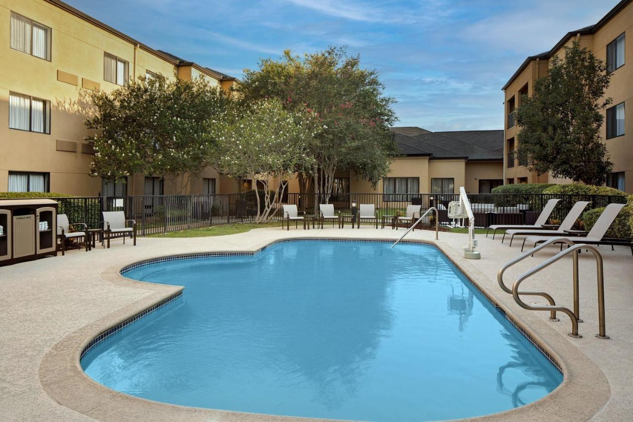 Отель Courtyard Houston Westchase Экстерьер фото