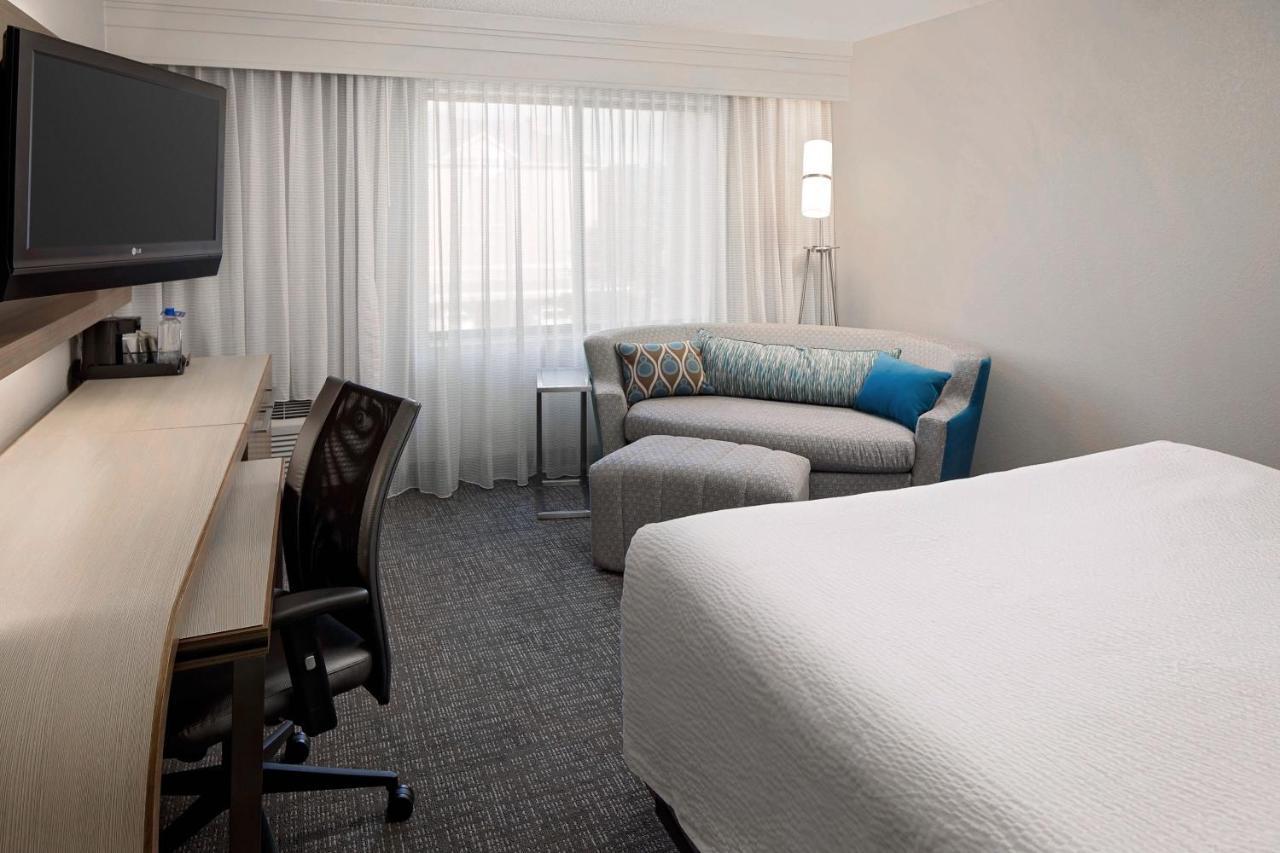 Отель Courtyard Houston Westchase Экстерьер фото