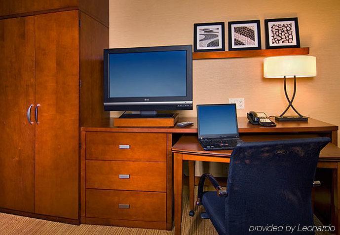 Отель Courtyard Houston Westchase Номер фото