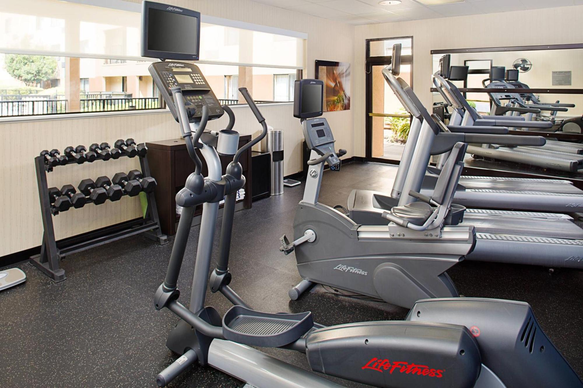 Отель Courtyard Houston Westchase Экстерьер фото