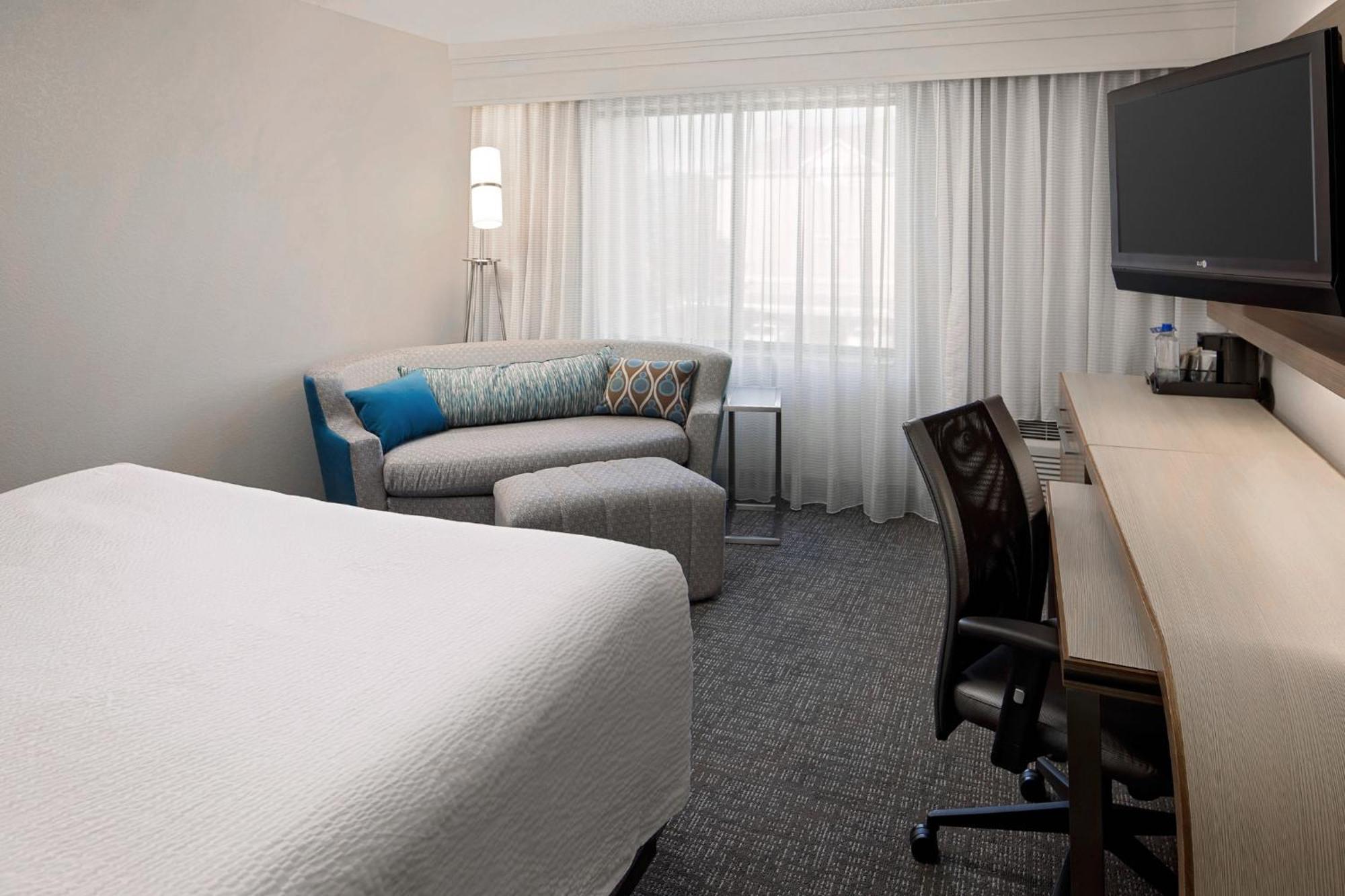 Отель Courtyard Houston Westchase Экстерьер фото