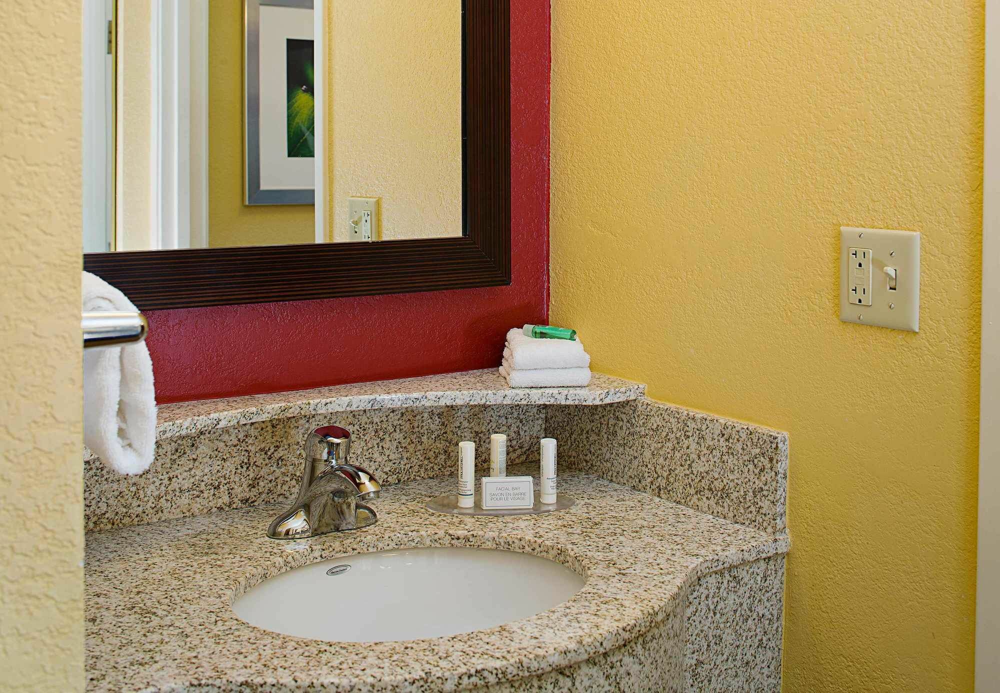 Отель Courtyard Houston Westchase Экстерьер фото