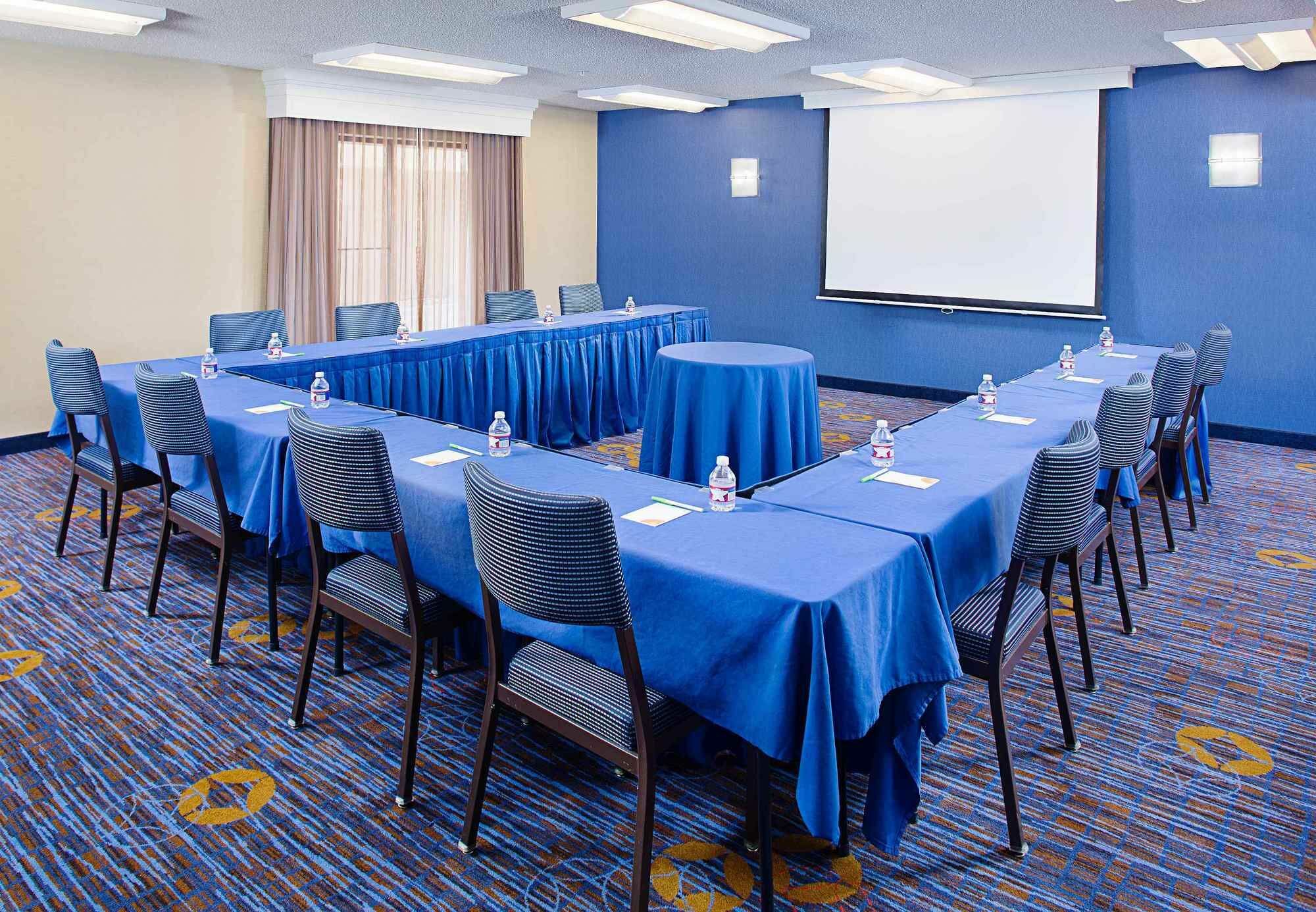 Отель Courtyard Houston Westchase Экстерьер фото